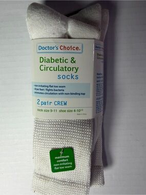 White Diabetic & Circulatory Crew Socks - 2 Pair